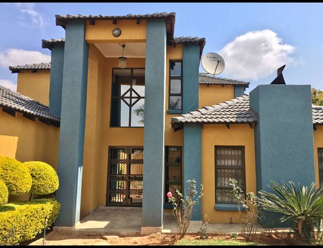 5 BEDROOM HOUSE FOR SALE IN SERALA VIEW